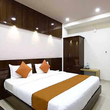 Royal Blue Meridian Inn Bangalore Eksteriør billede