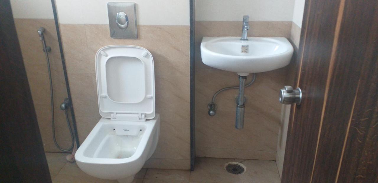 Royal Blue Meridian Inn Bangalore Eksteriør billede