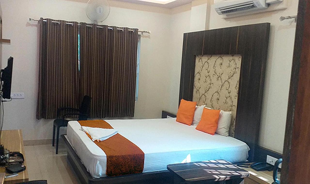 Royal Blue Meridian Inn Bangalore Eksteriør billede