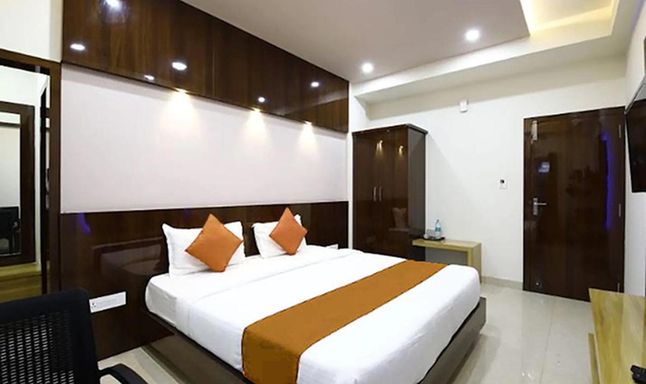 Royal Blue Meridian Inn Bangalore Eksteriør billede