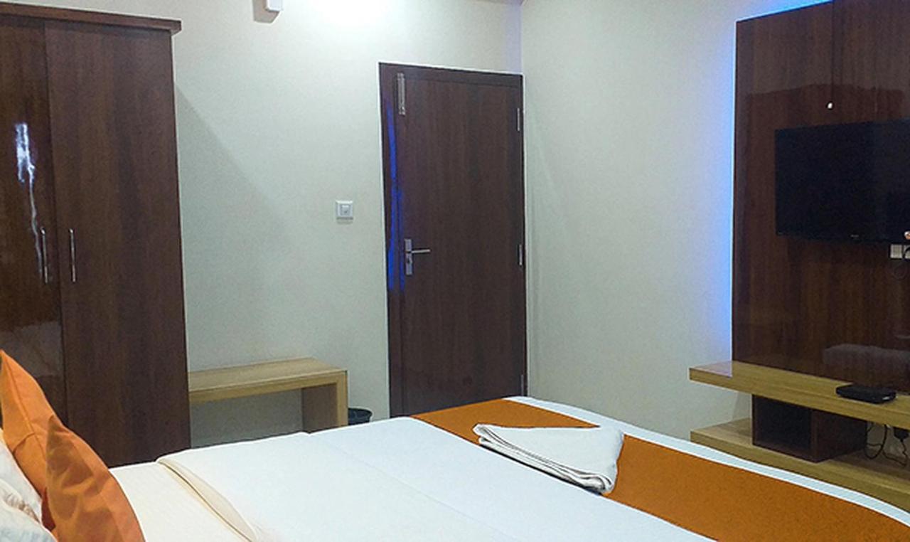 Royal Blue Meridian Inn Bangalore Eksteriør billede