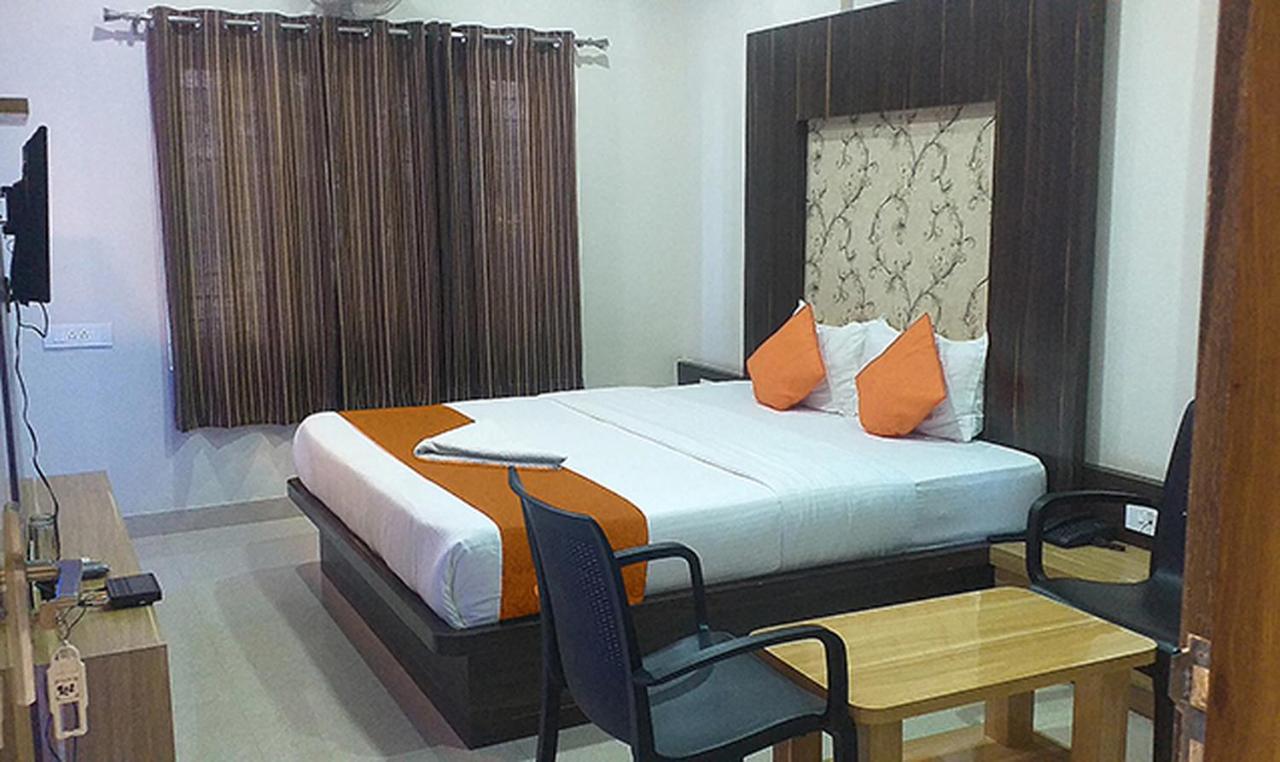 Royal Blue Meridian Inn Bangalore Eksteriør billede
