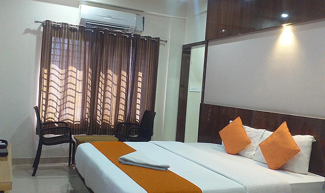 Royal Blue Meridian Inn Bangalore Eksteriør billede